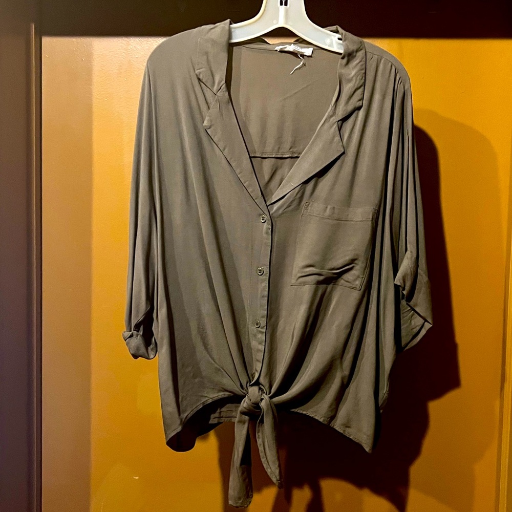 Army green tie front dolman top size 3X